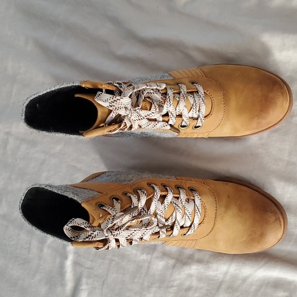 Sorel Joan of arc lexie wedge boots tan and grey 6.5 - Picture 6 of 6